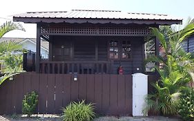 Adina Drive In Motel - Self Service Units Available